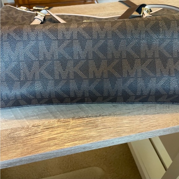 Michael Kors Leather Bag/Tote (large) - Picture 8 of 8